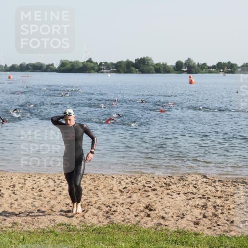 21.06.2025 - 27. Vierlanden-Triathlon MichiJ http://msf.ph/oto/7972565 15.06.2026 08:34:33 Schwimmen 88 meine-sportfotos.de