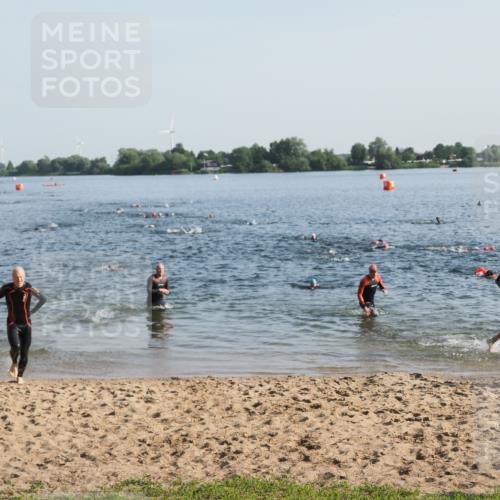 21.06.2025 - 27. Vierlanden-Triathlon MichiJ http://msf.ph/oto/7972591 15.06.2026 08:34:47 Schwimmen 46, 124 meine-sportfotos.de