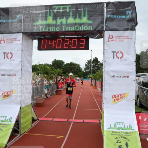 15.06.2025 - 7 Türme Triathlon Michael Strokosch http://msf.ph/oto/7972657 15.06.2025 14:02:02 Ziel 880, 1149 meine-sportfotos.de