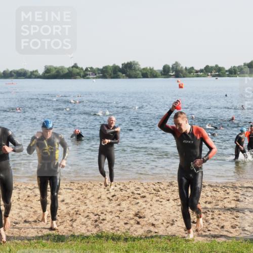 21.06.2025 - 27. Vierlanden-Triathlon MichiJ http://msf.ph/oto/7972721 15.06.2026 08:34:57 Schwimmen 12, 43, 80, 124, 149, 159, 186 meine-sportfotos.de