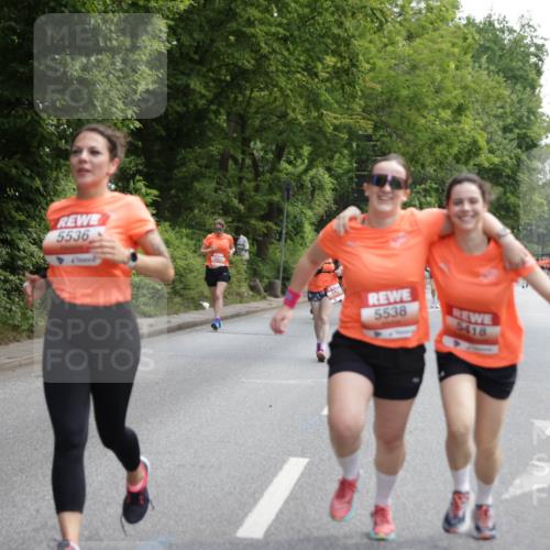 15.06.2025 - REWE Women's Run Jannik Wohlers http://msf.ph/oto/7972756 15.06.2025 10:07:27 Laufen 5536, 5538, 5418 meine-sportfotos.de