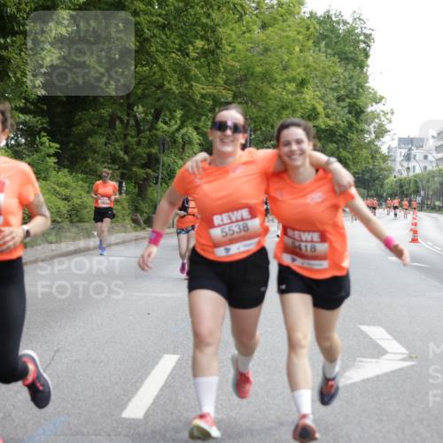 15.06.2025 - REWE Women's Run Jannik Wohlers http://msf.ph/oto/7972763 15.06.2025 10:07:27 Laufen 5536, 5538, 5418 meine-sportfotos.de