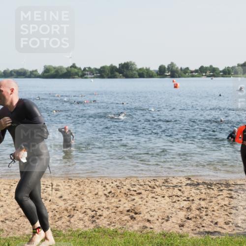 21.06.2025 - 27. Vierlanden-Triathlon MichiJ http://msf.ph/oto/7972818 15.06.2026 08:35:02 Schwimmen 12, 43, 64, 80, 149, 159, 186 meine-sportfotos.de