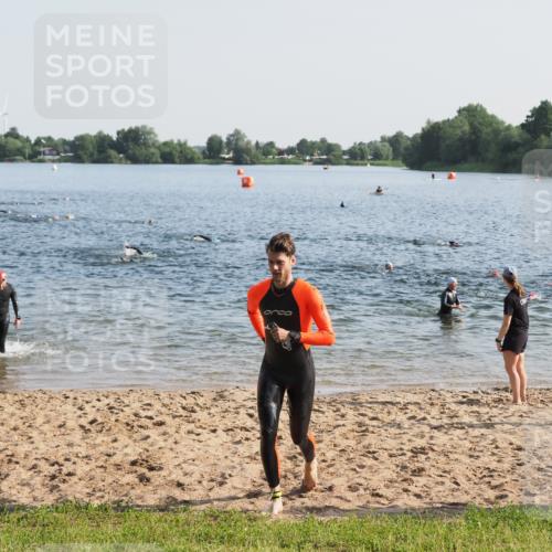 21.06.2025 - 27. Vierlanden-Triathlon MichiJ http://msf.ph/oto/7972863 15.06.2026 08:35:05 Schwimmen 12, 43, 54, 64, 80, 159, 186 meine-sportfotos.de