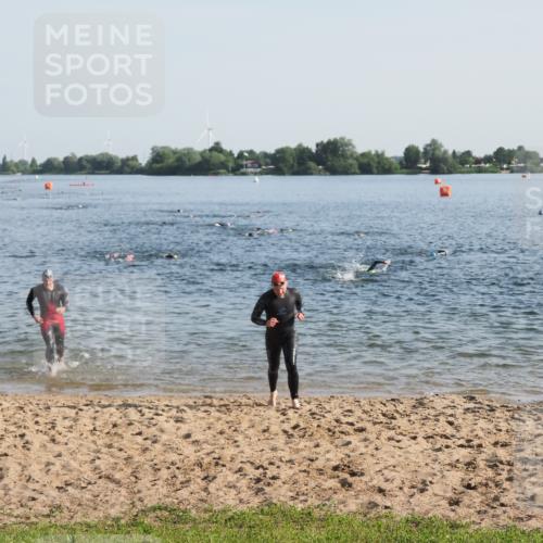 21.06.2025 - 27. Vierlanden-Triathlon MichiJ http://msf.ph/oto/7972920 15.06.2026 08:35:08 Schwimmen 12, 43, 54, 64 meine-sportfotos.de