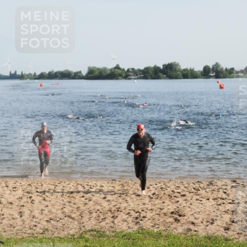 21.06.2025 - 27. Vierlanden-Triathlon MichiJ http://msf.ph/oto/7972929 15.06.2026 08:35:09 Schwimmen 12, 54, 64 meine-sportfotos.de