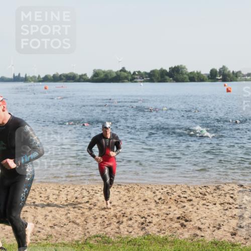 21.06.2025 - 27. Vierlanden-Triathlon MichiJ http://msf.ph/oto/7972969 15.06.2026 08:35:12 Schwimmen 12, 54, 64 meine-sportfotos.de