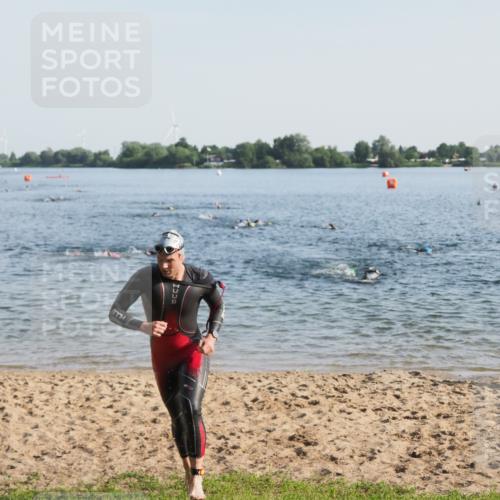 21.06.2025 - 27. Vierlanden-Triathlon MichiJ http://msf.ph/oto/7972998 15.06.2026 08:35:13 Schwimmen 12, 54, 64 meine-sportfotos.de