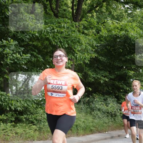 15.06.2025 - REWE Women's Run Jannik Wohlers http://msf.ph/oto/7973010 15.06.2025 10:07:41 Laufen 5593, 5478, 5083 meine-sportfotos.de