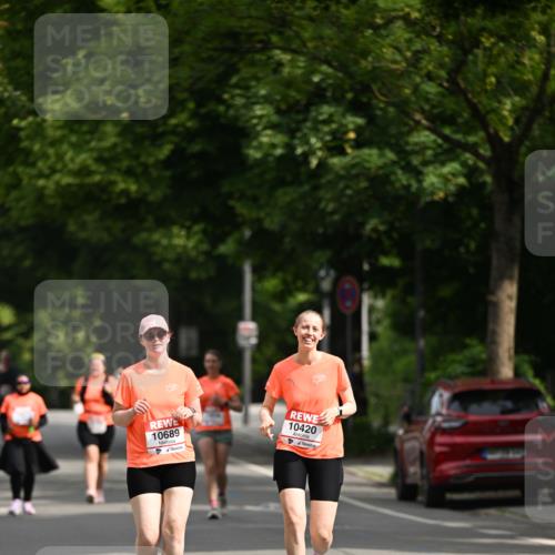 15.06.2025 - REWE Women's Run Dr. Thomas Lammeyer http://msf.ph/oto/7973034 15.06.2025 10:03:21 Laufen 10420, 10689 meine-sportfotos.de