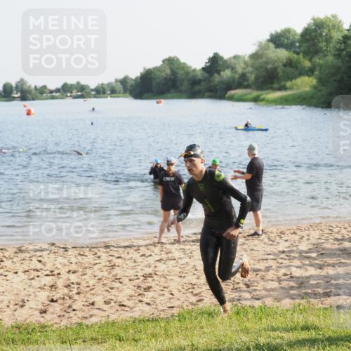 21.06.2025 - 27. Vierlanden-Triathlon MichiJ http://msf.ph/oto/7973035 15.06.2026 08:35:29 Schwimmen 6, 21, 47, 158 meine-sportfotos.de