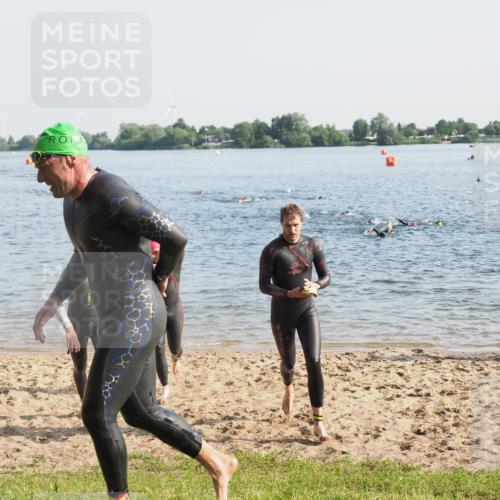 21.06.2025 - 27. Vierlanden-Triathlon MichiJ http://msf.ph/oto/7973076 15.06.2026 08:35:37 Schwimmen 6, 21, 75, 85, 158 meine-sportfotos.de