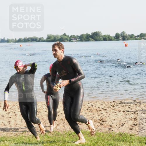 21.06.2025 - 27. Vierlanden-Triathlon MichiJ http://msf.ph/oto/7973098 15.06.2026 08:35:38 Schwimmen 6, 21, 75, 85, 158 meine-sportfotos.de