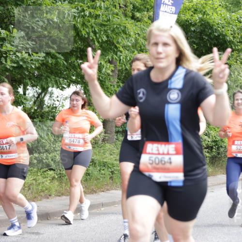 15.06.2025 - REWE Women's Run Jannik Wohlers http://msf.ph/oto/7973116 15.06.2025 10:07:44 Laufen 5617, 5478, 5064, 5222 meine-sportfotos.de