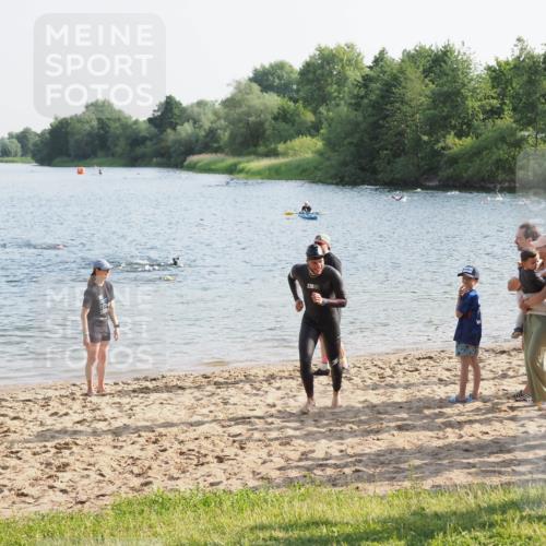 21.06.2025 - 27. Vierlanden-Triathlon MichiJ http://msf.ph/oto/7973122 15.06.2026 08:36:21 Schwimmen 29 meine-sportfotos.de