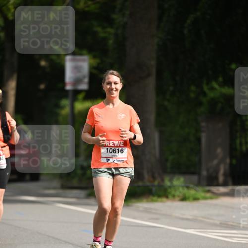 15.06.2025 - REWE Women's Run Dr. Thomas Lammeyer http://msf.ph/oto/7973123 15.06.2025 10:03:36 Laufen 54, 10616 meine-sportfotos.de