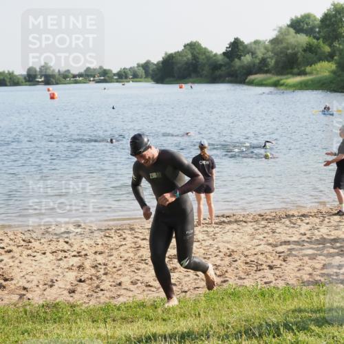 21.06.2025 - 27. Vierlanden-Triathlon MichiJ http://msf.ph/oto/7973175 15.06.2026 08:36:23 Schwimmen 29 meine-sportfotos.de