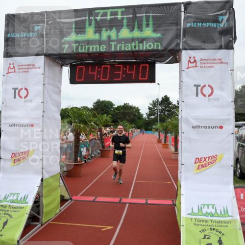 15.06.2025 - 7 Türme Triathlon Michael Strokosch http://msf.ph/oto/7973176 15.06.2025 14:03:40 Ziel 947 meine-sportfotos.de