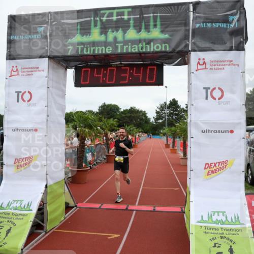 15.06.2025 - 7 Türme Triathlon Michael Strokosch http://msf.ph/oto/7973178 15.06.2025 14:03:40 Ziel 947 meine-sportfotos.de