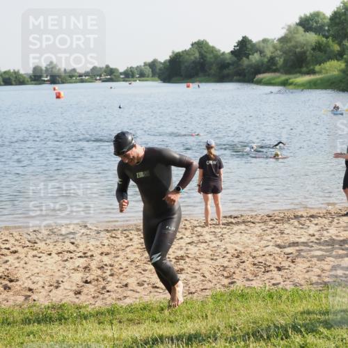 21.06.2025 - 27. Vierlanden-Triathlon MichiJ http://msf.ph/oto/7973179 15.06.2026 08:36:23 Schwimmen 29 meine-sportfotos.de