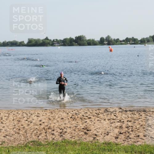 21.06.2025 - 27. Vierlanden-Triathlon MichiJ http://msf.ph/oto/7973183 15.06.2026 08:36:35 Schwimmen 83 meine-sportfotos.de