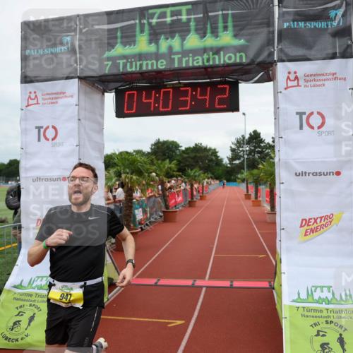 15.06.2025 - 7 Türme Triathlon Michael Strokosch http://msf.ph/oto/7973191 15.06.2025 14:03:41 Ziel 947 meine-sportfotos.de
