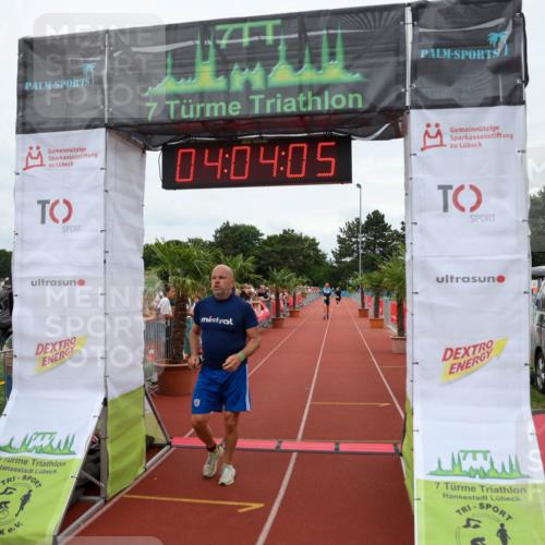 15.06.2025 - 7 Türme Triathlon Michael Strokosch http://msf.ph/oto/7973280 15.06.2025 14:04:04 Ziel 192, 1180 meine-sportfotos.de