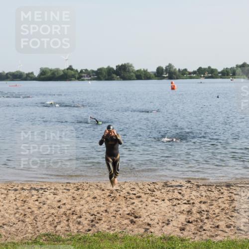 21.06.2025 - 27. Vierlanden-Triathlon MichiJ http://msf.ph/oto/7973300 15.06.2026 08:36:48 Schwimmen 39, 83 meine-sportfotos.de