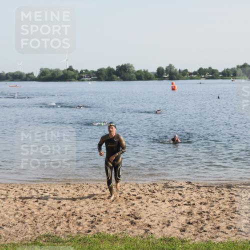 21.06.2025 - 27. Vierlanden-Triathlon MichiJ http://msf.ph/oto/7973312 15.06.2026 08:36:48 Schwimmen 39, 83 meine-sportfotos.de