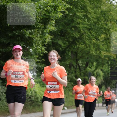 15.06.2025 - REWE Women's Run Jannik Wohlers http://msf.ph/oto/7973450 15.06.2025 10:08:06 Laufen 5613, 5206, 5582 meine-sportfotos.de