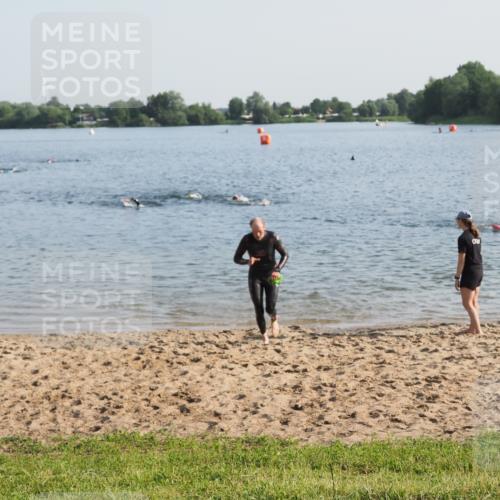 21.06.2025 - 27. Vierlanden-Triathlon MichiJ http://msf.ph/oto/7973451 15.06.2026 08:37:12 Schwimmen 187 meine-sportfotos.de