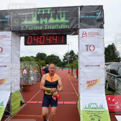 15.06.2025 - 7 Türme Triathlon Michael Strokosch http://msf.ph/oto/7973452 15.06.2025 14:04:41 Ziel 1106 meine-sportfotos.de