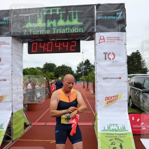 15.06.2025 - 7 Türme Triathlon Michael Strokosch http://msf.ph/oto/7973463 15.06.2025 14:04:41 Ziel 1106 meine-sportfotos.de