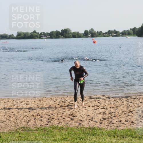 21.06.2025 - 27. Vierlanden-Triathlon MichiJ http://msf.ph/oto/7973481 15.06.2026 08:37:14 Schwimmen 187 meine-sportfotos.de