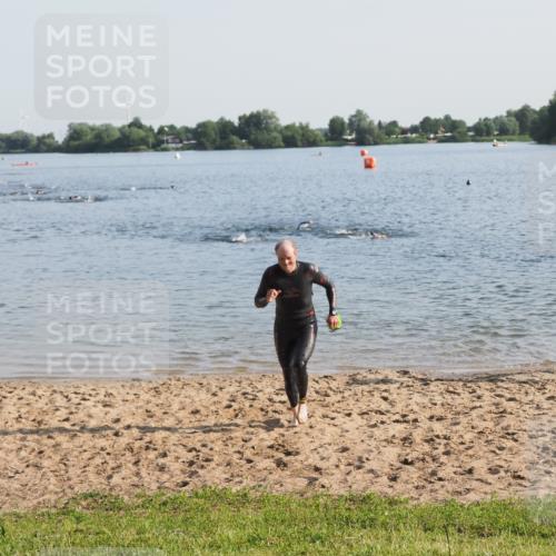 21.06.2025 - 27. Vierlanden-Triathlon MichiJ http://msf.ph/oto/7973491 15.06.2026 08:37:14 Schwimmen 187 meine-sportfotos.de