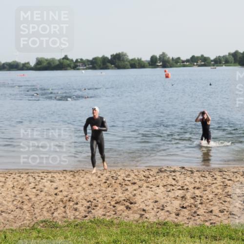 21.06.2025 - 27. Vierlanden-Triathlon MichiJ http://msf.ph/oto/7973534 15.06.2026 08:37:39 Schwimmen 9, 73, 180, 181 meine-sportfotos.de