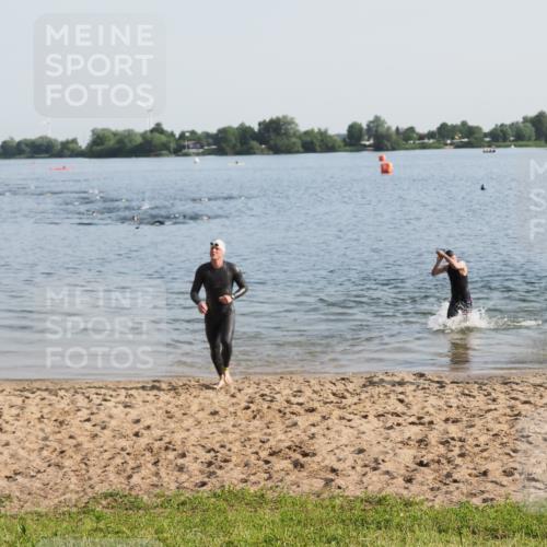 21.06.2025 - 27. Vierlanden-Triathlon MichiJ http://msf.ph/oto/7973544 15.06.2026 08:37:39 Schwimmen 9, 73, 180, 181 meine-sportfotos.de