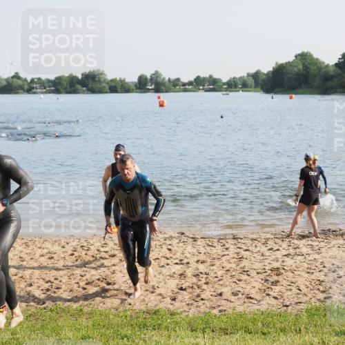 21.06.2025 - 27. Vierlanden-Triathlon MichiJ http://msf.ph/oto/7973635 15.06.2026 08:37:43 Schwimmen 9, 73, 171, 180, 181 meine-sportfotos.de