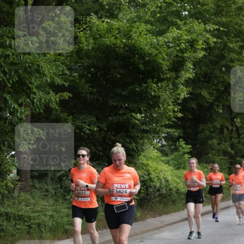 15.06.2025 - REWE Women's Run Jannik Wohlers http://msf.ph/oto/7973652 15.06.2025 10:08:24 Laufen 5651, 5624 meine-sportfotos.de