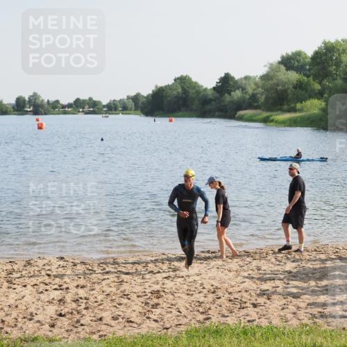 21.06.2025 - 27. Vierlanden-Triathlon MichiJ http://msf.ph/oto/7973660 15.06.2026 08:37:48 Schwimmen 73, 171, 180, 181 meine-sportfotos.de