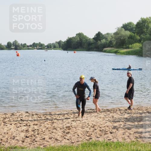 21.06.2025 - 27. Vierlanden-Triathlon MichiJ http://msf.ph/oto/7973664 15.06.2026 08:37:48 Schwimmen 73, 171, 180, 181 meine-sportfotos.de
