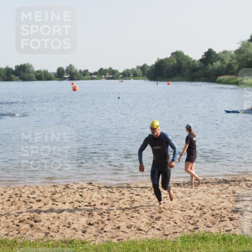 21.06.2025 - 27. Vierlanden-Triathlon MichiJ http://msf.ph/oto/7973691 15.06.2026 08:37:49 Schwimmen 73, 171, 180, 181 meine-sportfotos.de