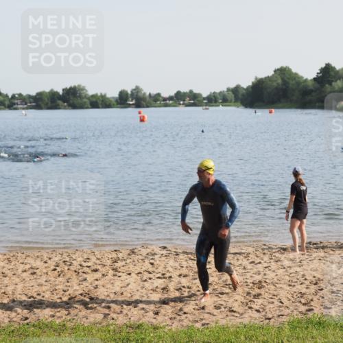 21.06.2025 - 27. Vierlanden-Triathlon MichiJ http://msf.ph/oto/7973701 15.06.2026 08:37:50 Schwimmen 73, 171, 180, 181 meine-sportfotos.de