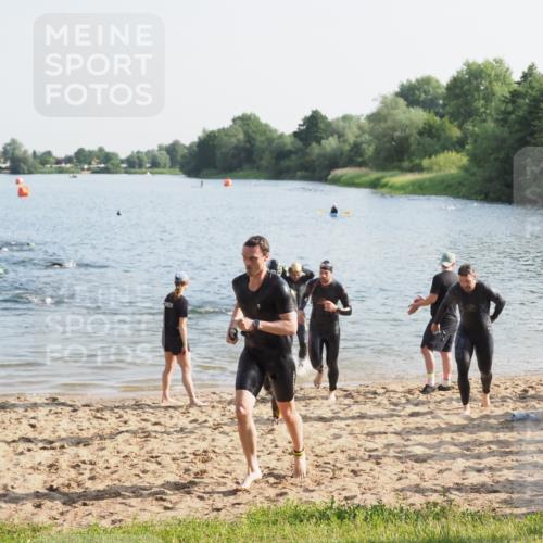 21.06.2025 - 27. Vierlanden-Triathlon MichiJ http://msf.ph/oto/7973751 15.06.2026 08:38:30 Schwimmen 27, 35, 45, 86, 126 meine-sportfotos.de