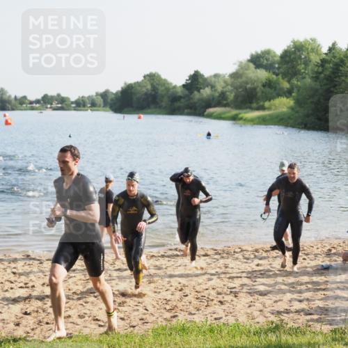 21.06.2025 - 27. Vierlanden-Triathlon MichiJ http://msf.ph/oto/7973759 15.06.2026 08:38:31 Schwimmen 27, 35, 45, 86, 126 meine-sportfotos.de