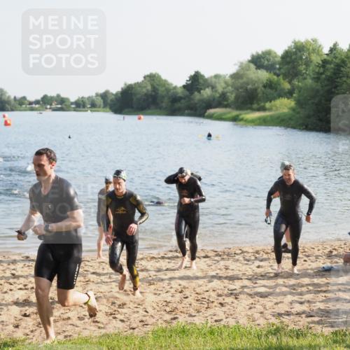 21.06.2025 - 27. Vierlanden-Triathlon MichiJ http://msf.ph/oto/7973763 15.06.2026 08:38:31 Schwimmen 27, 35, 45, 86, 126 meine-sportfotos.de