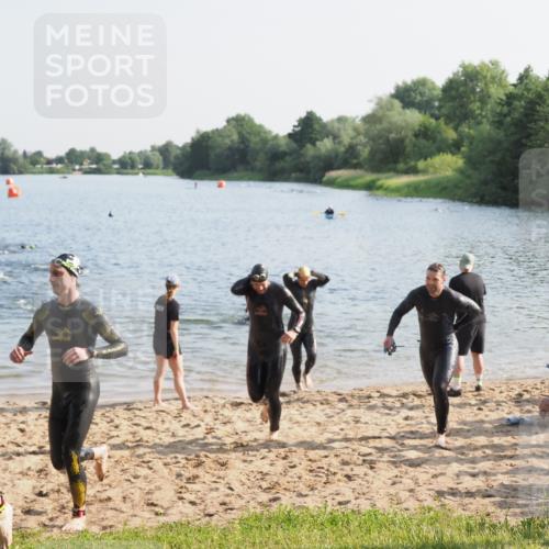 21.06.2025 - 27. Vierlanden-Triathlon MichiJ http://msf.ph/oto/7973774 15.06.2026 08:38:32 Schwimmen 27, 35, 45, 86, 126 meine-sportfotos.de