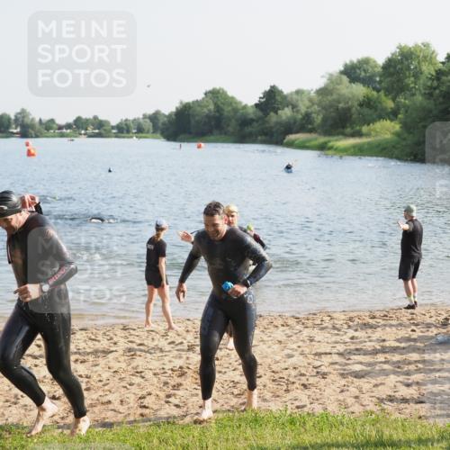 21.06.2025 - 27. Vierlanden-Triathlon MichiJ http://msf.ph/oto/7973819 15.06.2026 08:38:34 Schwimmen 27, 35, 45, 86, 126 meine-sportfotos.de