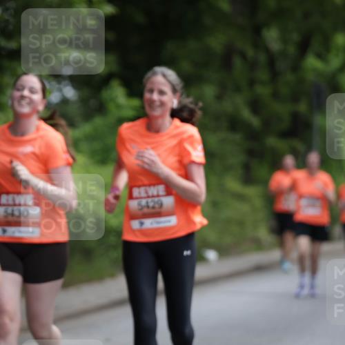 15.06.2025 - REWE Women's Run Jannik Wohlers http://msf.ph/oto/7973825 15.06.2025 10:08:34 Laufen 5430, 5429 meine-sportfotos.de