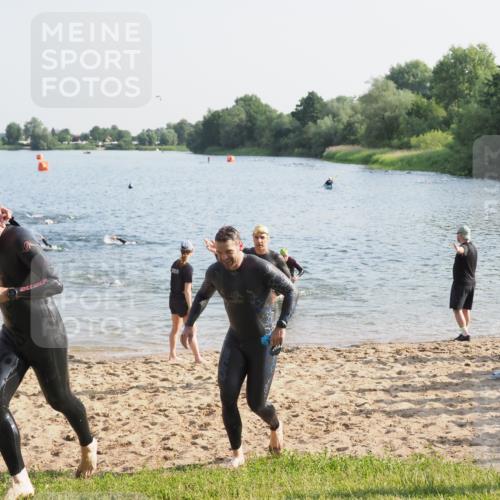 21.06.2025 - 27. Vierlanden-Triathlon MichiJ http://msf.ph/oto/7973826 15.06.2026 08:38:34 Schwimmen 27, 35, 45, 86, 126 meine-sportfotos.de